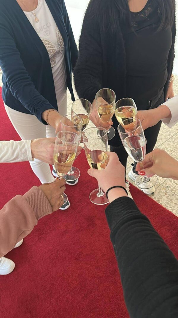 Fusspflegeschule Sekt Erfolgreiche Absolviert