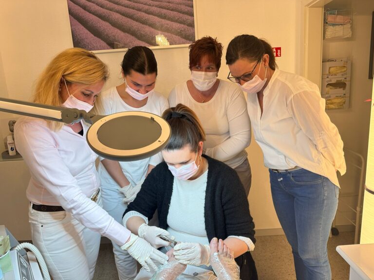 Fachfusspflege Schule bei der ARbeit